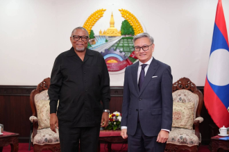  Foreign Minister Receives South African Ambassador